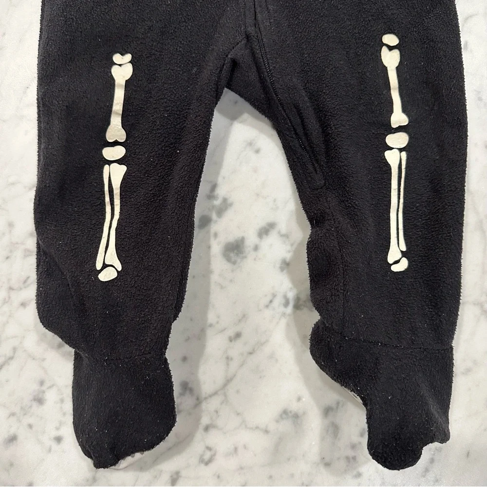 The Children’s Place 6-9M Glow in the Dark Skeleton Long Sleeve Footie Costume